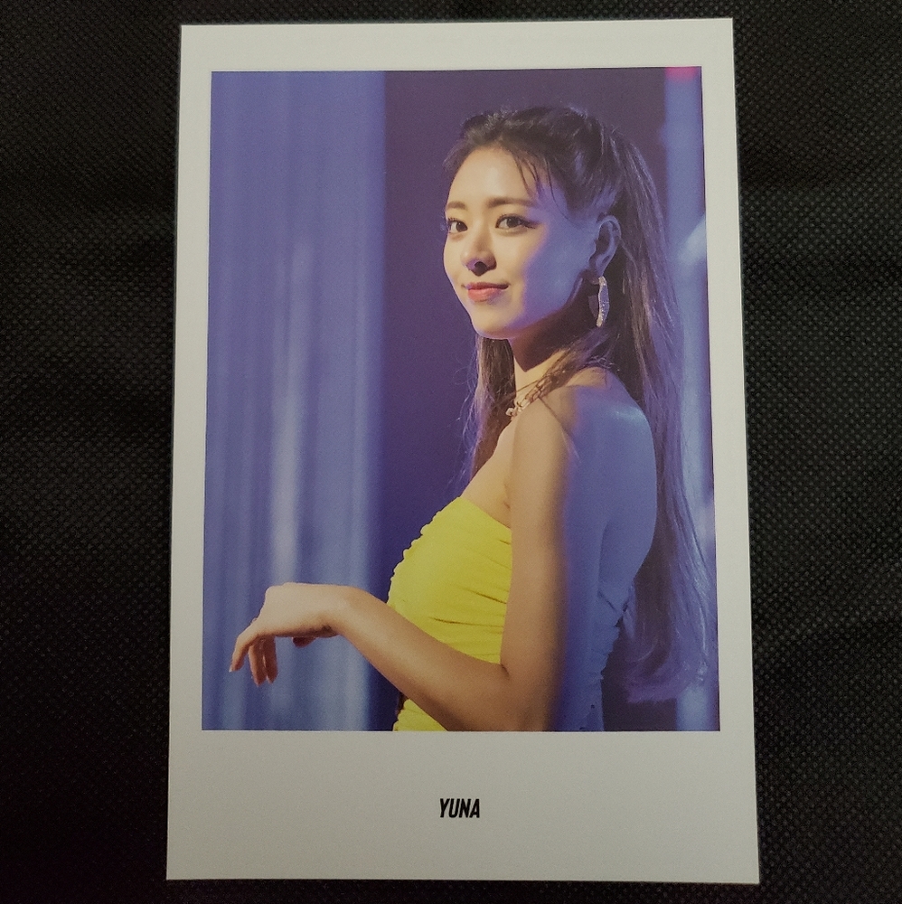 Itzy Yuna pre order benefit